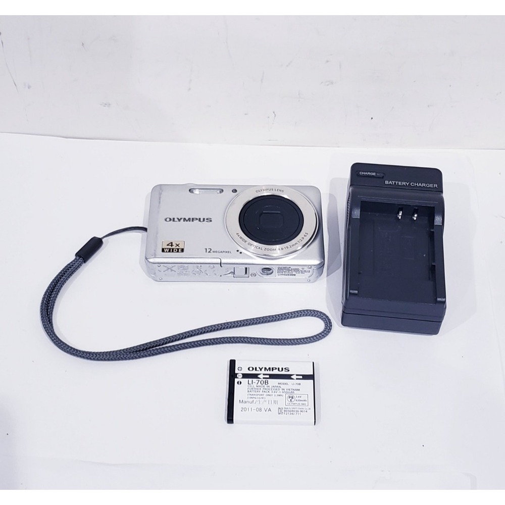 Olympus VG-110 Digital Camera 12MP 4x Zoom Silver Tested & Working